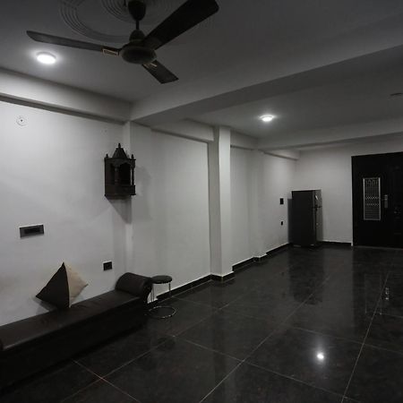 Hotel Twamev Couple Friendly Laxmi Nagar นิวเดลี ภายนอก รูปภาพ