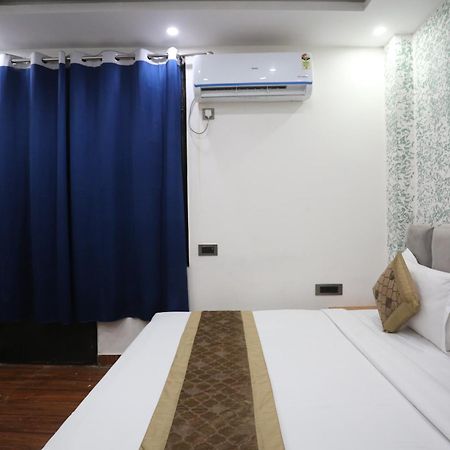 Hotel Twamev Couple Friendly Laxmi Nagar นิวเดลี ภายนอก รูปภาพ