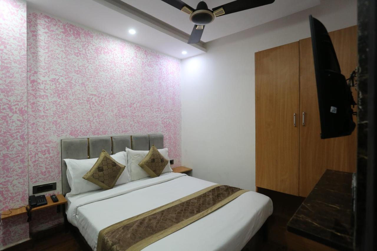 Hotel Twamev Couple Friendly Laxmi Nagar นิวเดลี ภายนอก รูปภาพ