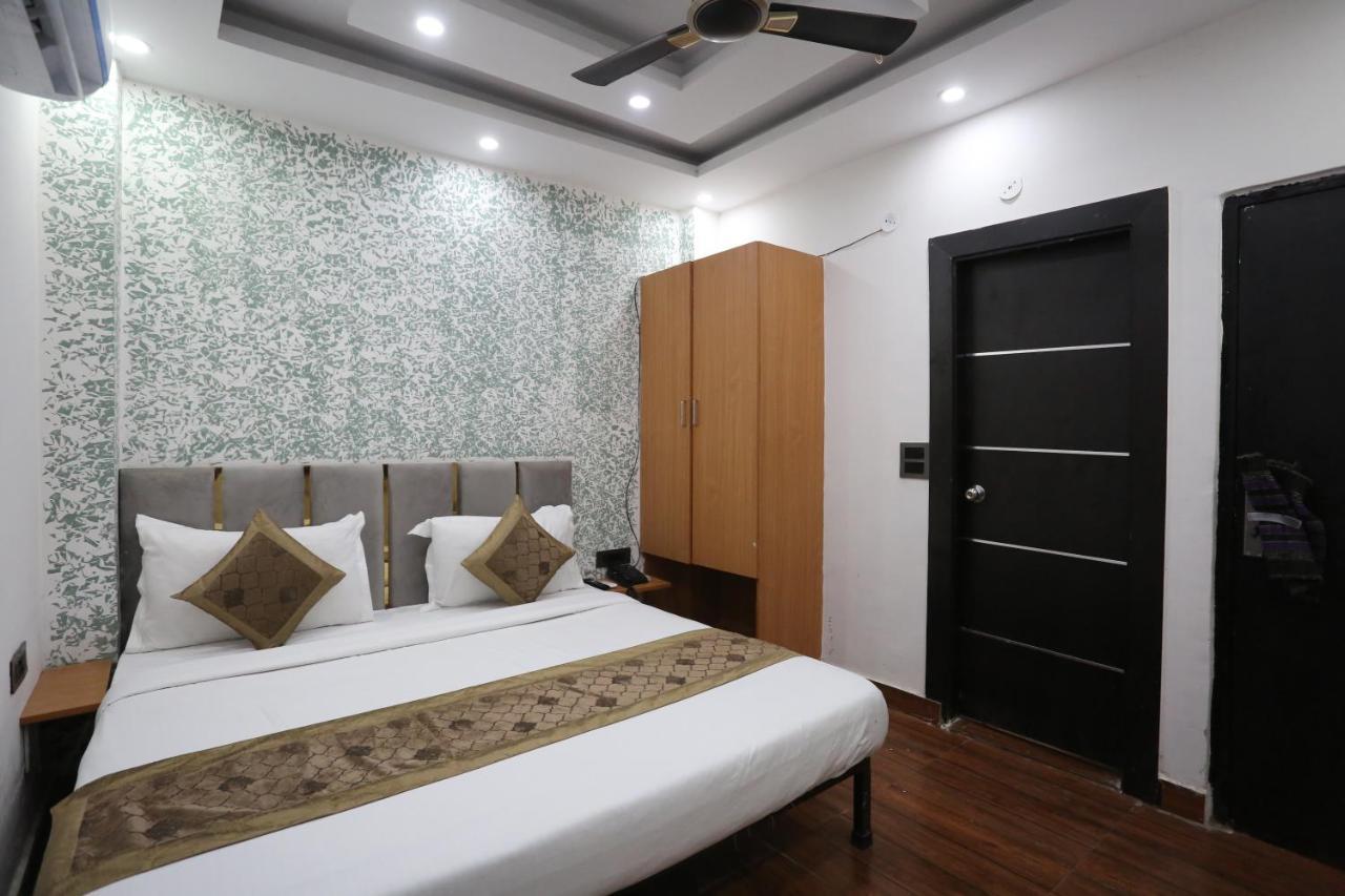 Hotel Twamev Couple Friendly Laxmi Nagar นิวเดลี ภายนอก รูปภาพ
