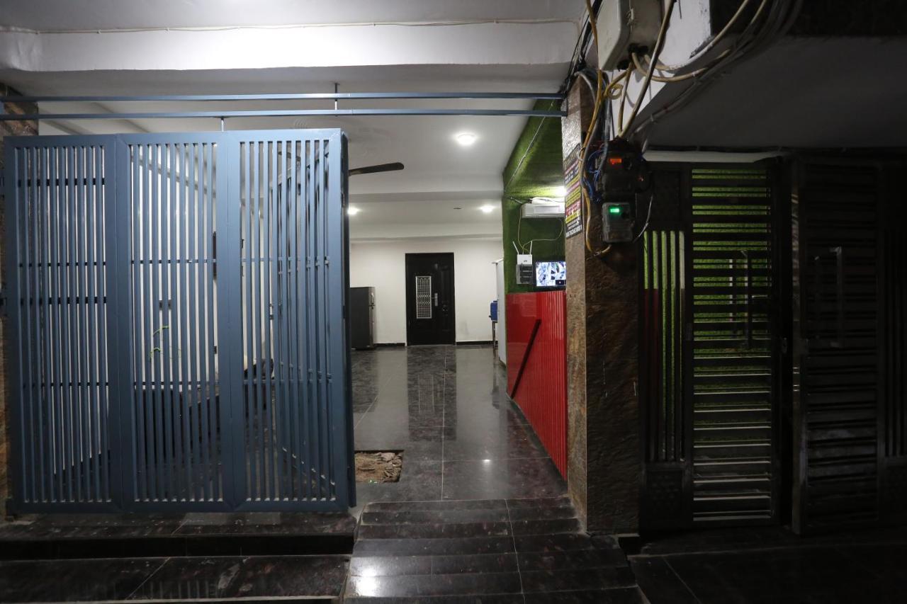 Hotel Twamev Couple Friendly Laxmi Nagar นิวเดลี ภายนอก รูปภาพ