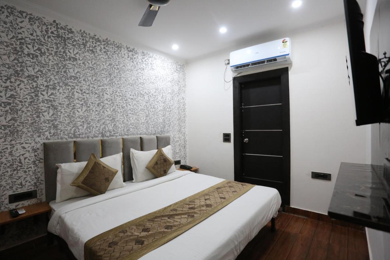 Hotel Twamev Couple Friendly Laxmi Nagar นิวเดลี ภายนอก รูปภาพ