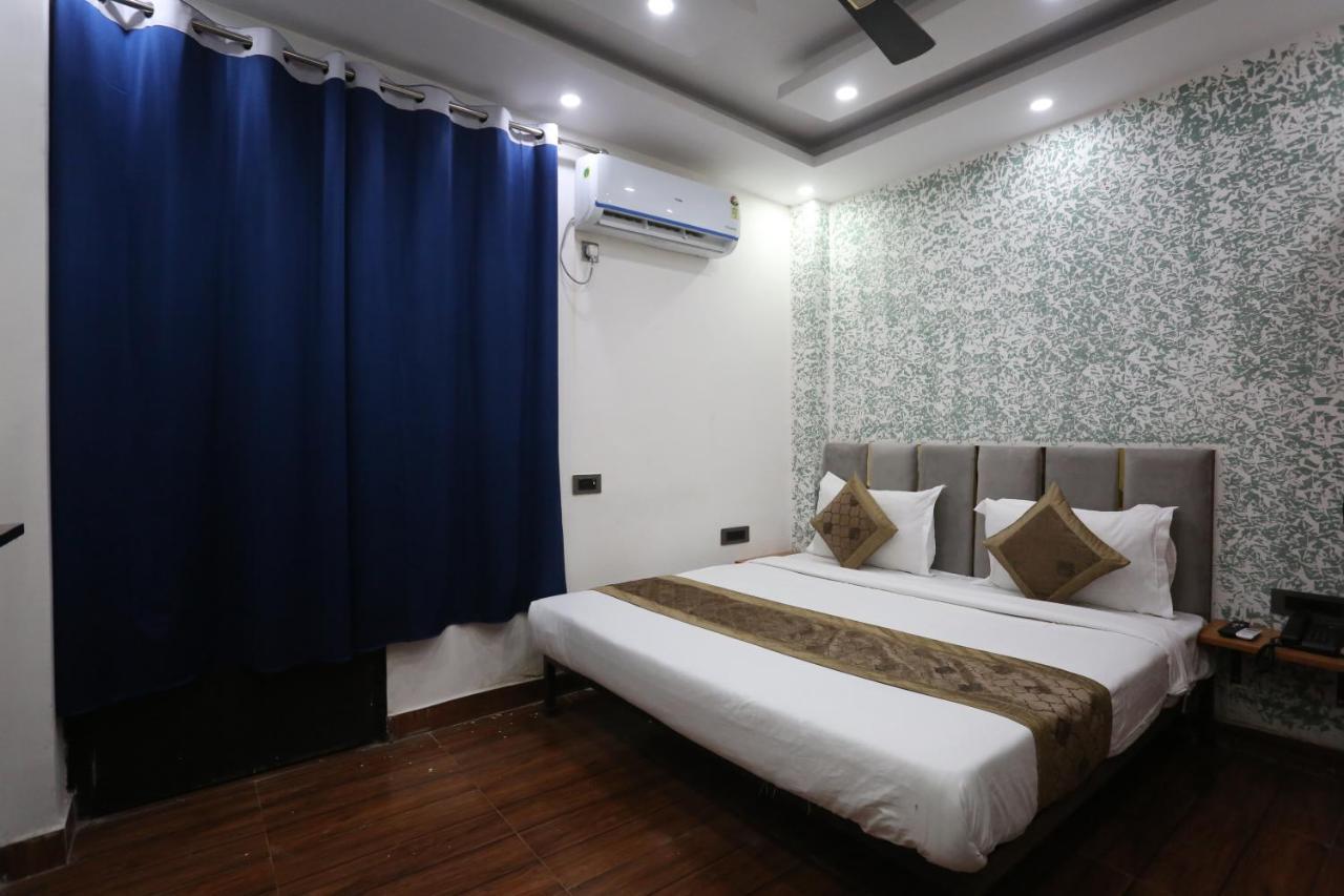 Hotel Twamev Couple Friendly Laxmi Nagar นิวเดลี ภายนอก รูปภาพ