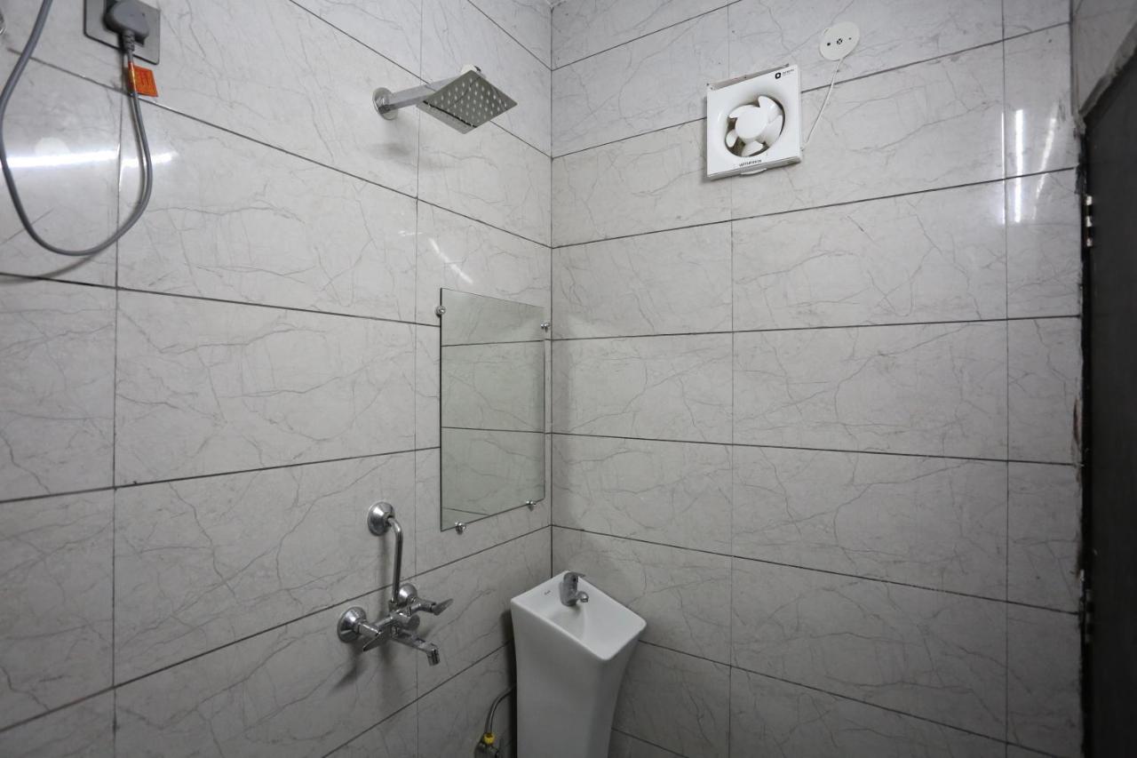 Hotel Twamev Couple Friendly Laxmi Nagar นิวเดลี ภายนอก รูปภาพ