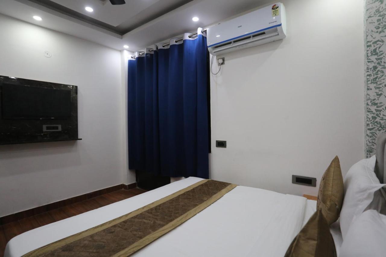 Hotel Twamev Couple Friendly Laxmi Nagar นิวเดลี ภายนอก รูปภาพ