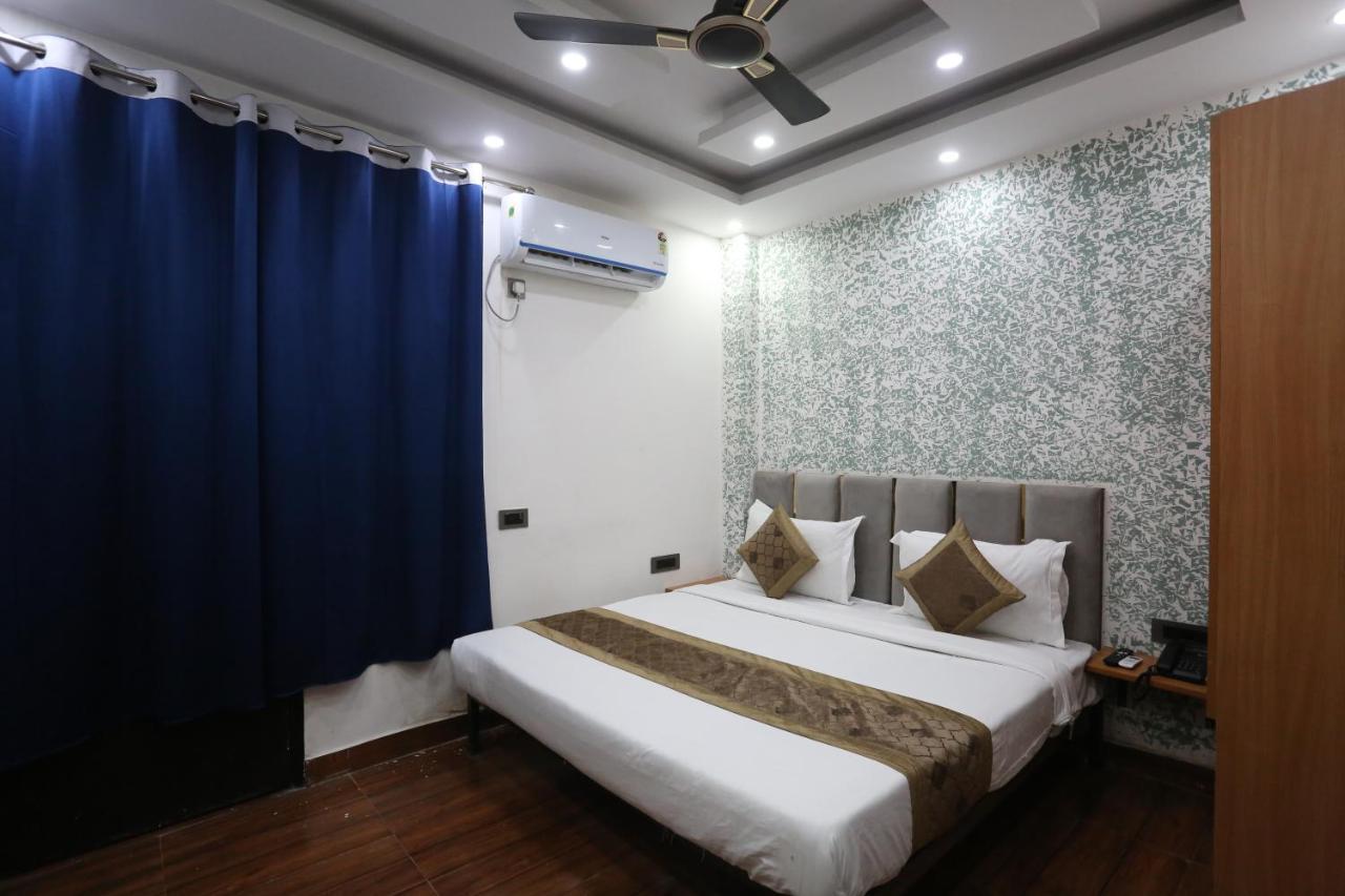 Hotel Twamev Couple Friendly Laxmi Nagar นิวเดลี ภายนอก รูปภาพ