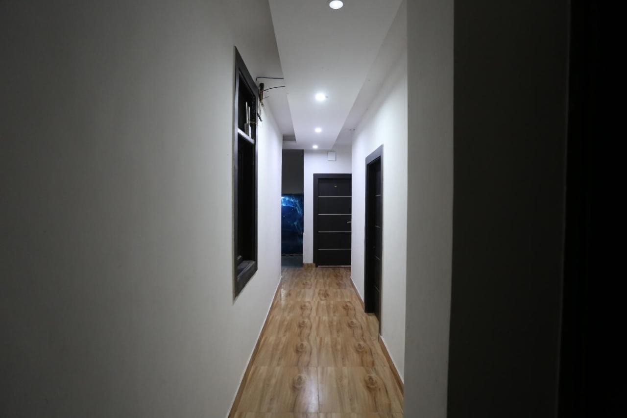 Hotel Twamev Couple Friendly Laxmi Nagar นิวเดลี ภายนอก รูปภาพ