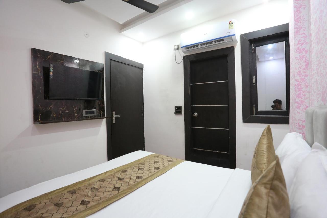 Hotel Twamev Couple Friendly Laxmi Nagar นิวเดลี ภายนอก รูปภาพ