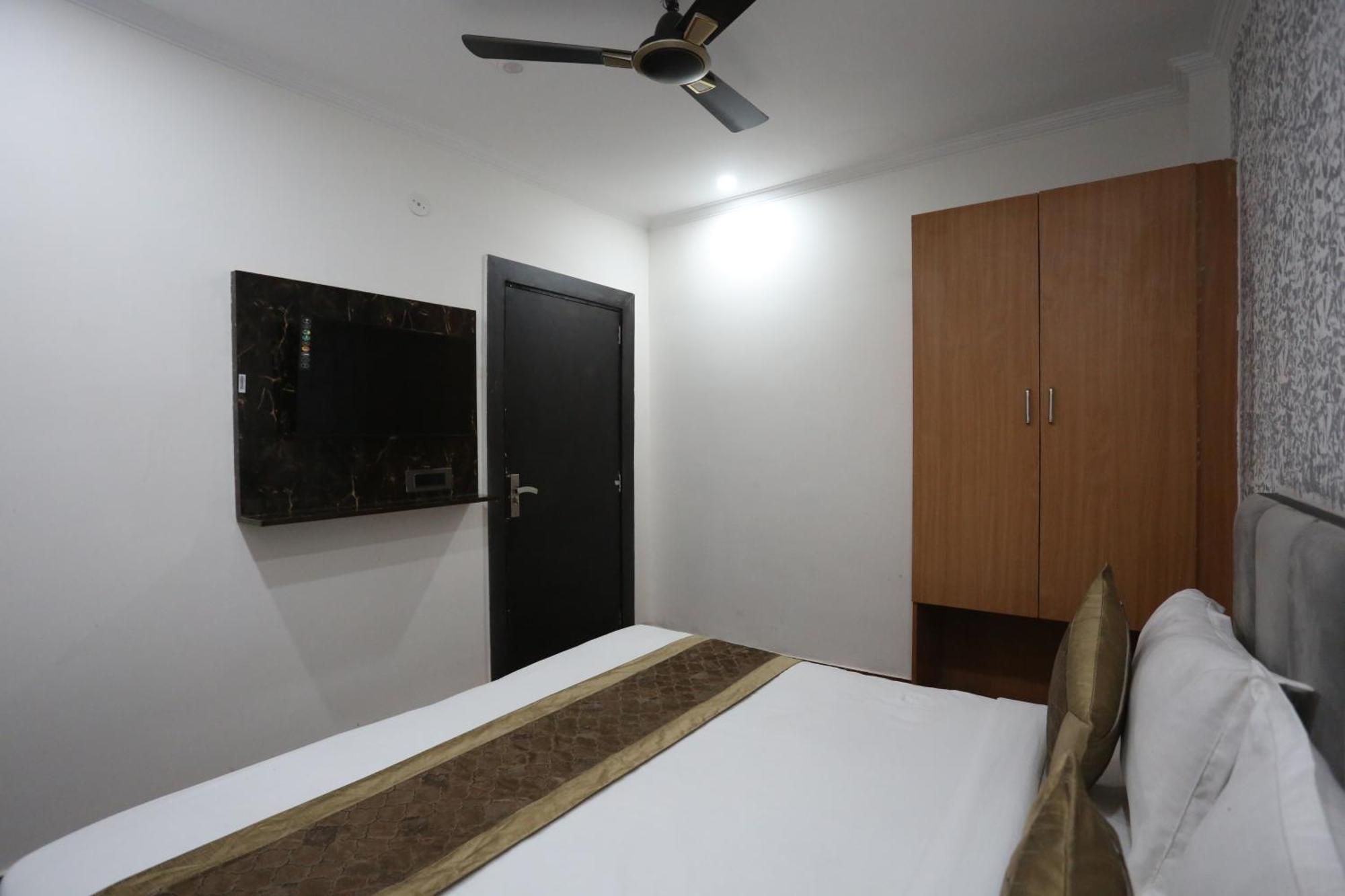 Hotel Twamev Couple Friendly Laxmi Nagar นิวเดลี ภายนอก รูปภาพ