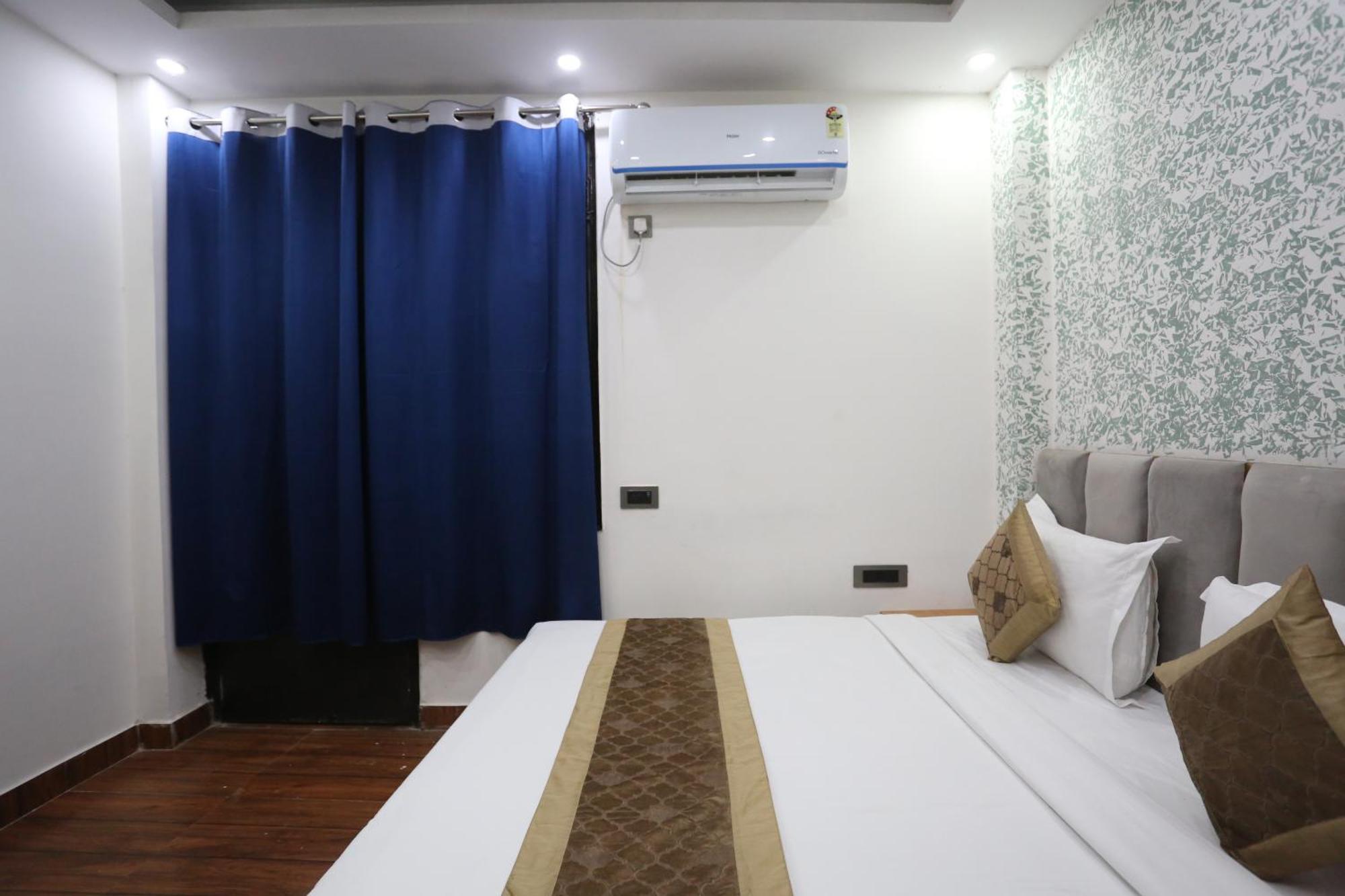 Hotel Twamev Couple Friendly Laxmi Nagar นิวเดลี ภายนอก รูปภาพ
