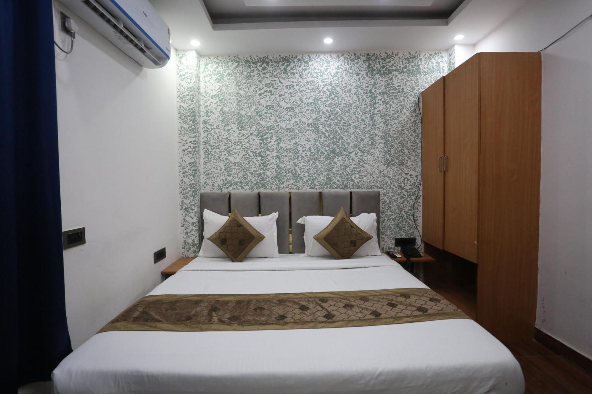 Hotel Twamev Couple Friendly Laxmi Nagar นิวเดลี ภายนอก รูปภาพ