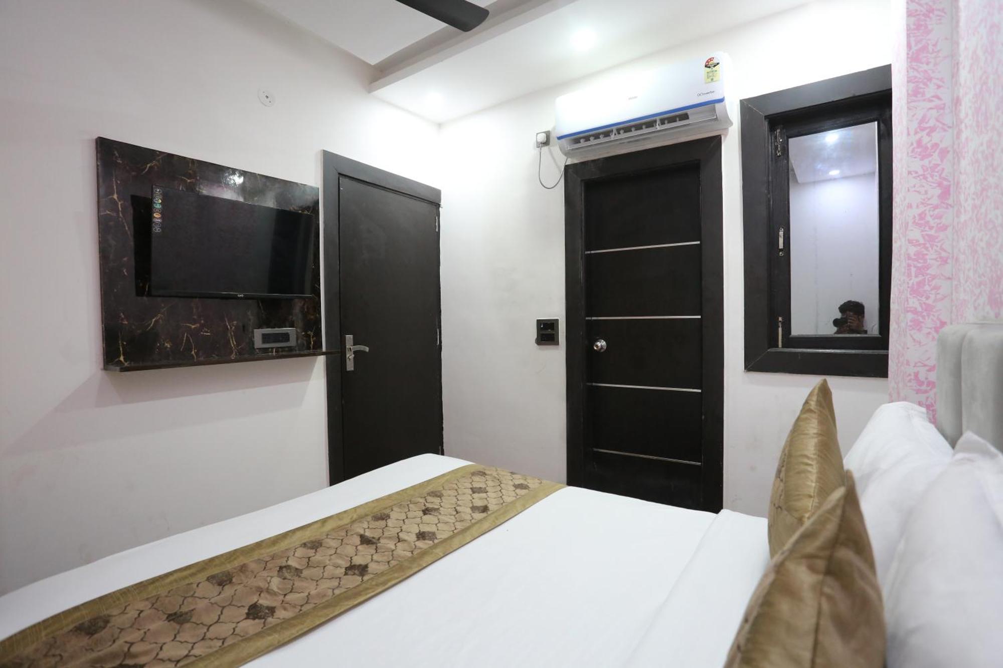 Hotel Twamev Couple Friendly Laxmi Nagar นิวเดลี ภายนอก รูปภาพ