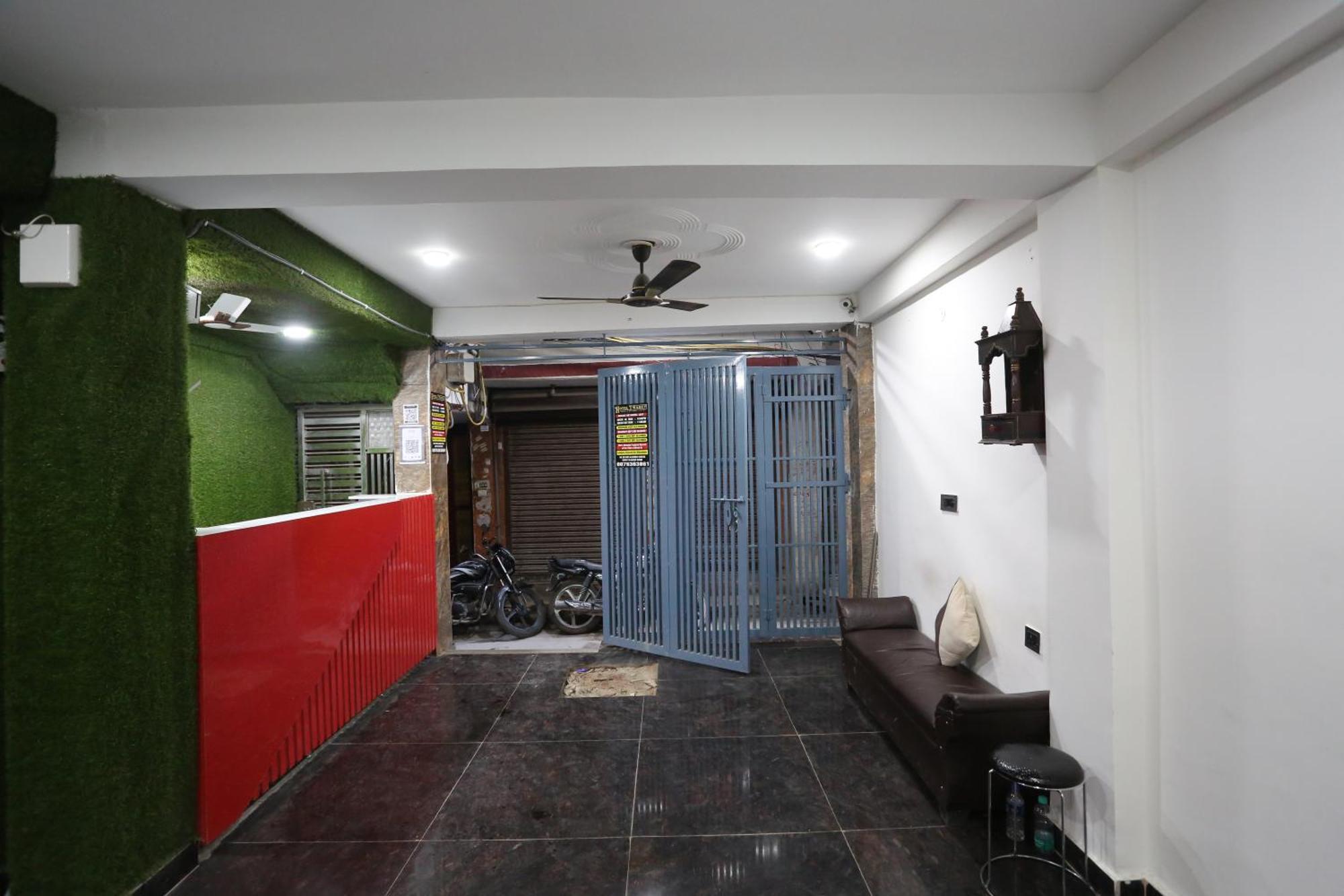 Hotel Twamev Couple Friendly Laxmi Nagar นิวเดลี ภายนอก รูปภาพ
