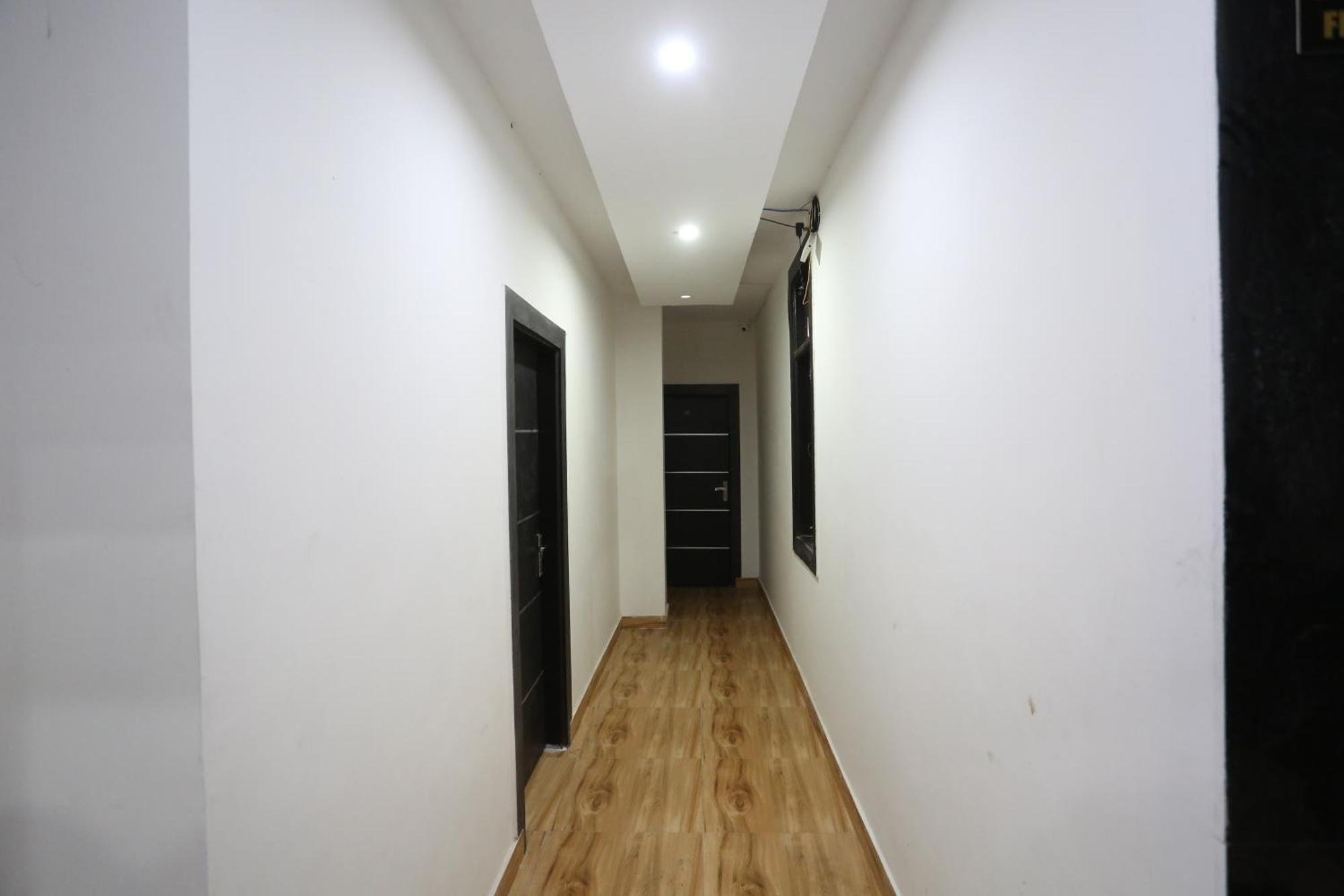 Hotel Twamev Couple Friendly Laxmi Nagar นิวเดลี ภายนอก รูปภาพ
